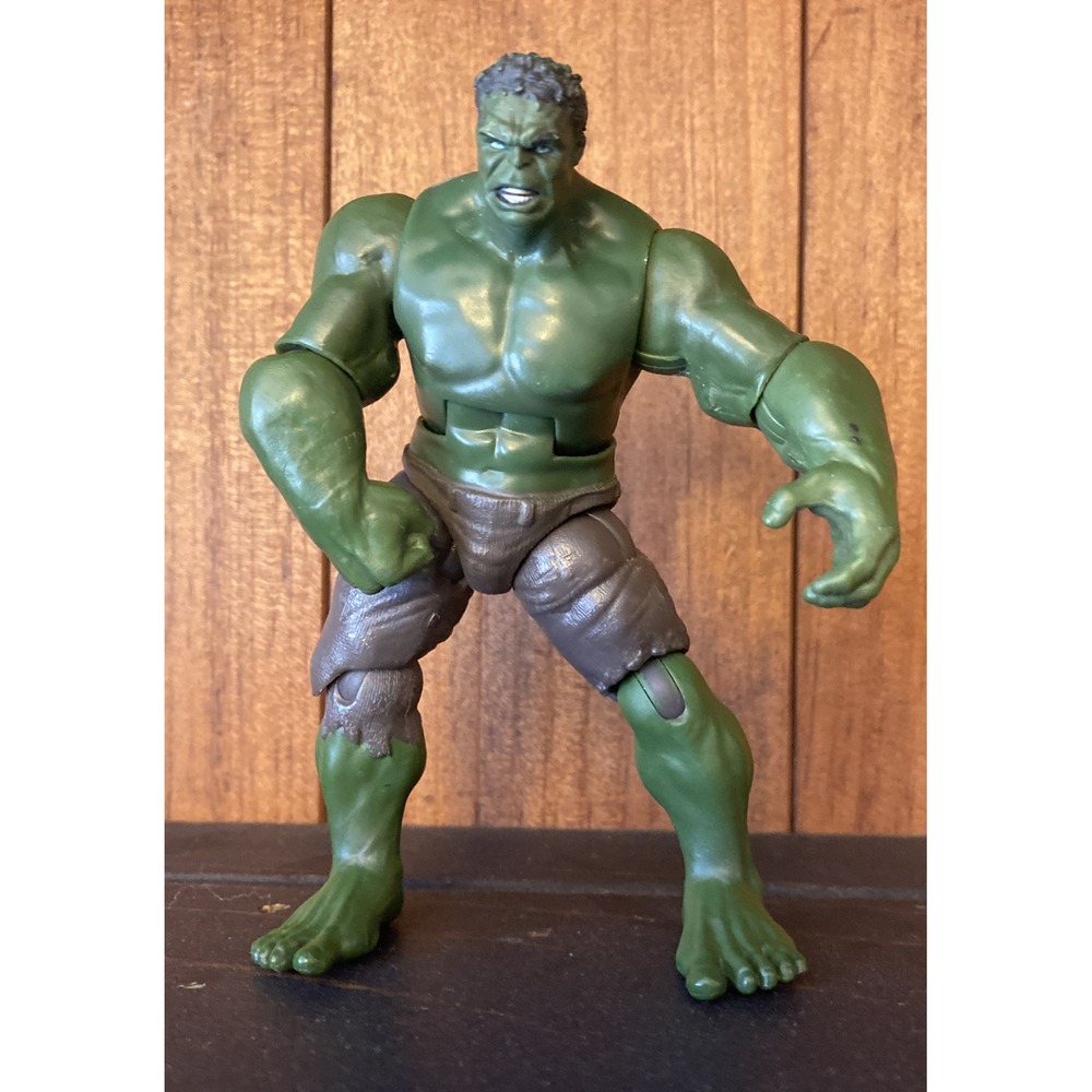 2011 Hasbro Marvel Universe Series 4 Incredible Hulk 4.75" Posable Action Figure